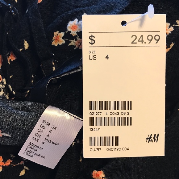 H&M Floral Romper w/ Pockets - Picture 6 of 7